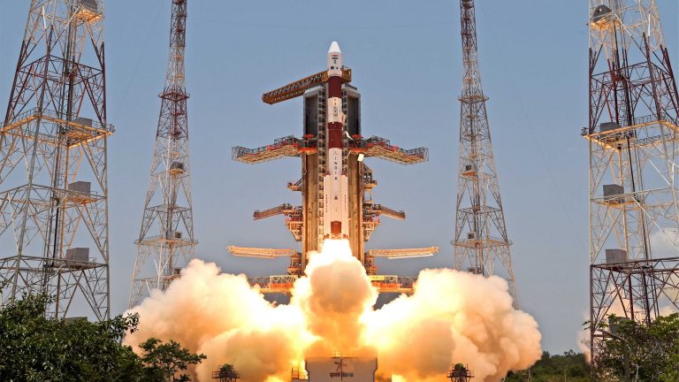 सूर्यको अध्ययन गर्न भारतले  पठायो ‘आदित्य-एल वान’ (फोटोफिचर)