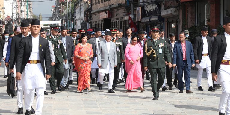 जुद्धशम्शेरको सालिकदेखि गद्दी बैठकसम्म हिँडेर राष्ट्रपतिले गरे इन्द्रजात्रा अवलोकन