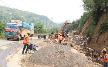 नागढुङ्गा-नौबिसे सडक दैनिक पाँच घण्टा बन्द हुने