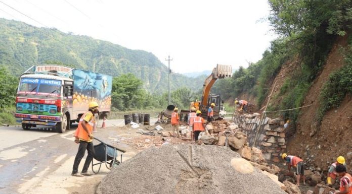 नागढुङ्गा-नौबिसे सडक दैनिक पाँच घण्टा बन्द हुने