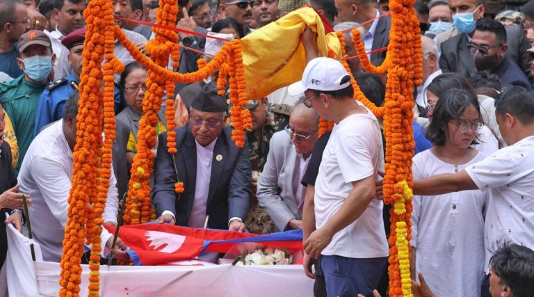 राजकीय सम्मानका साथ पशुपति आर्यघाटमा नेम्वाङको अन्त्येष्टि