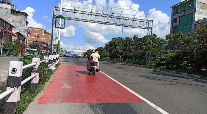 रातो घेरा पछ्याउँदै गुड्ने ‘द्रुत बस सेवा’ रातो बत्तिमा पनि नरोकिने