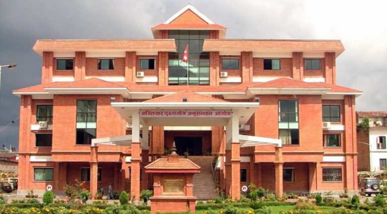 झलनाथ खनालको सर्पपालनमा भ्रष्टाचार, ७ जनाविरुद्ध १८ करोडको मुद्दा