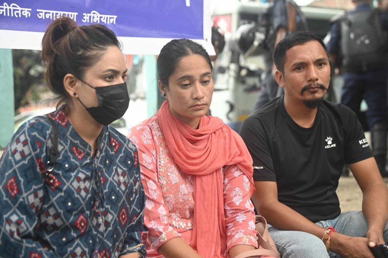 भारतीले सुरु गरिन् अनशन, रिगललाई तत्काल थुनामै पठाउन माग