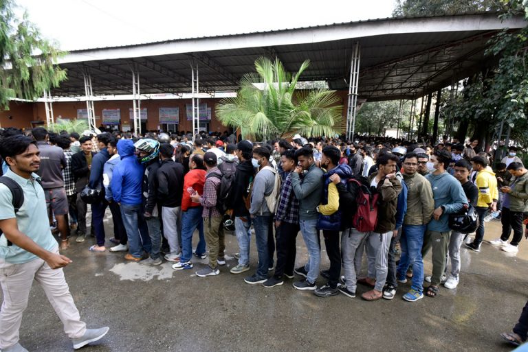 उपत्यकाबाट तीन दिनमा एक लाख ५० हजार यात्रु बाहिरिए