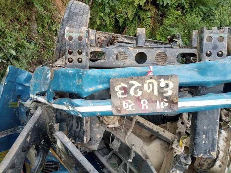 काभ्रेमा  पराल बोकेको गाडी दुर्घटना, दुई जनाको मृत्यु