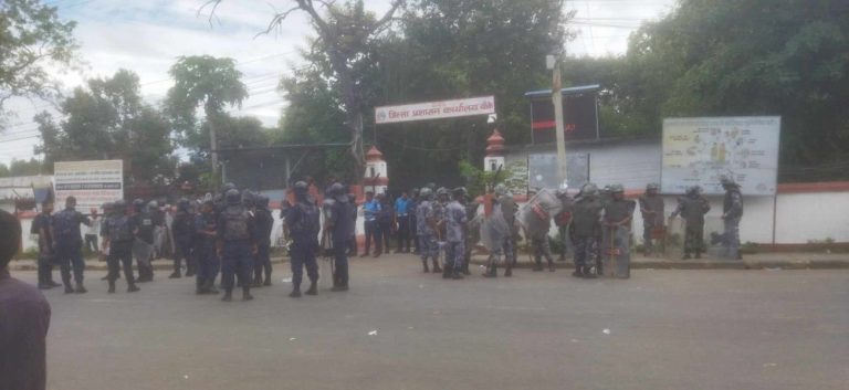 नेपालगञ्जमा अनिश्चितकालीन कर्फ्यू , उल्लंघन गर्नेलाई कारबाही