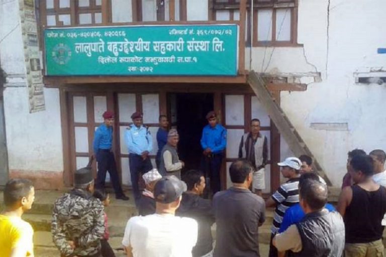 लालुपाते सहकारीका उपाध्यक्षसहित ५ जना पक्राउ
