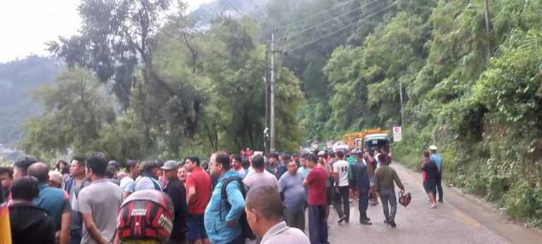 धादिङमा ट्रकको ठक्करबाट दुई बालकको मृत्यु