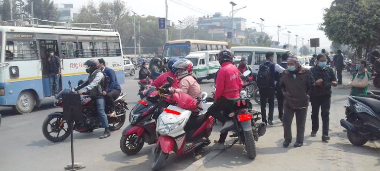 पठाओ र इनड्राइभका ‘अफलाइन राइडर’ माथि निगरानी, एकैदिन ८३ जना पक्राउ
