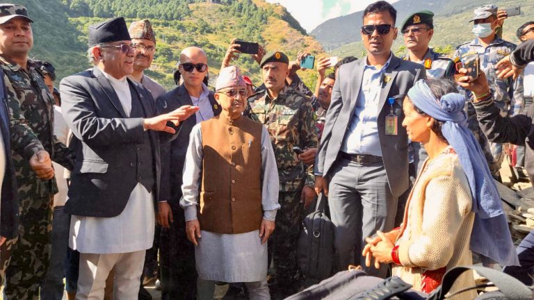बझाङ भूकम्प पीडितलाई अस्थायी आवास बनाउन सरकारले तत्काल ५० हजार दिने