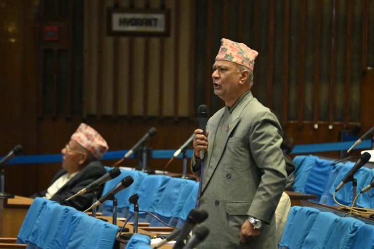 एमाले सांसदको प्रश्न-‘जवाफ देउ सरकार जनताले यसपालिको दशैं कसरी टार्छन् ?