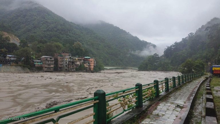 टिस्टा नदीमा आएको बाढीले भारतीय सेनाका २३ जवान बगायो