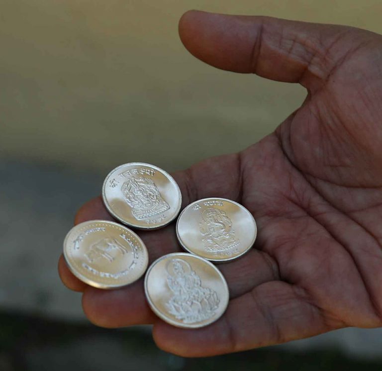 सुनका असर्फी र चाँदीका सिक्का बिक्री शुरु