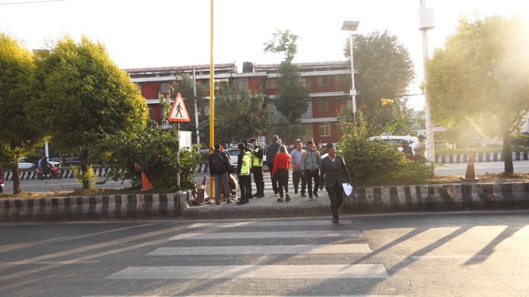३६ ठाउँमा ‘पोलिकन क्रसिङ लाइट’ राख्दै काठमाडौं महानगर