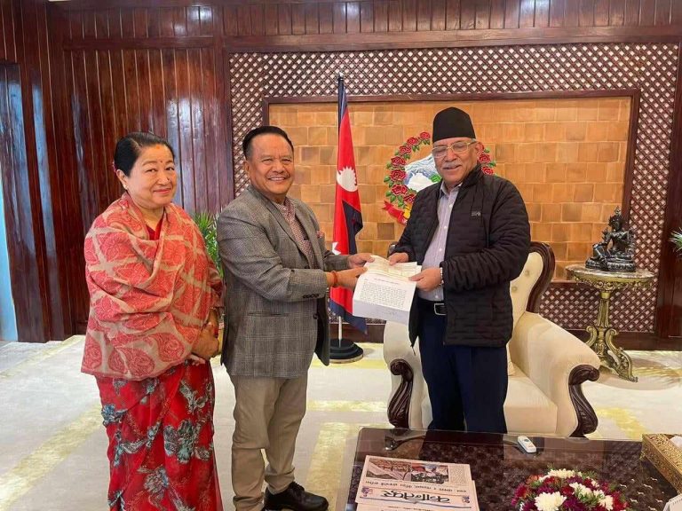 मीनबहादुर गुरुङद्वारा भूकम्प पीडितका लागि १ करोड ११ लाख रुपैयाँ प्रदान
