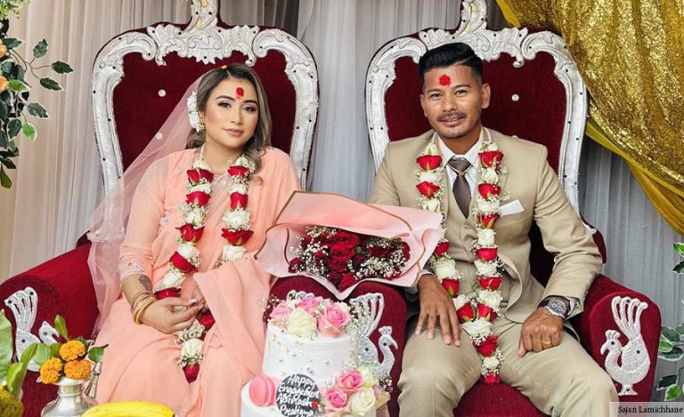 क्रिकेटर अविनाशले गरे प्रतिज्ञासँग इन्गेजमेन्ट