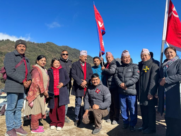 एमालेले चिवाभन्ज्याङको जंगे पिलरमा चन्द्र सूर्य फहराएर संकल्प यात्राको समापन गर्ने