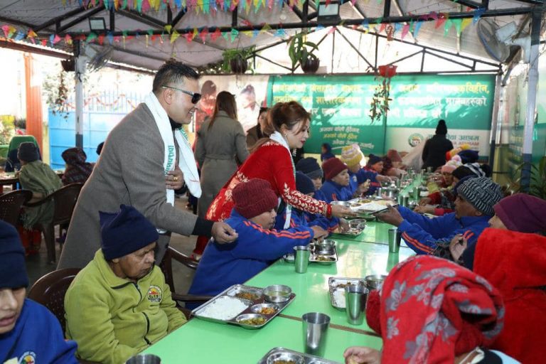रश्मिलाज फेसियल हाउसको वार्षिकोत्सव मानव सेवा आश्रममा