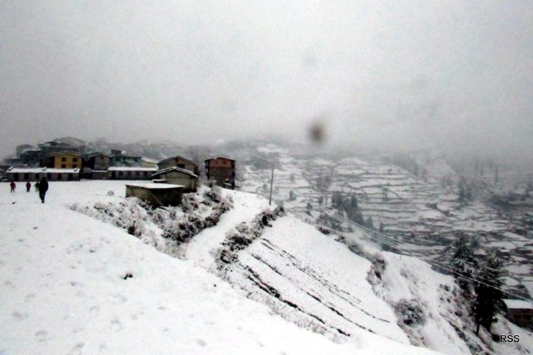 रुकुमपूर्वमा हिमपातका कारण अलपत्र यात्रुको उद्धार