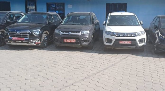 महँगा गाडीका सवारी दर्ता प्रमाणपत्र नै नक्कली, ५ वटा गाडीसहित दुई जना पक्राउ