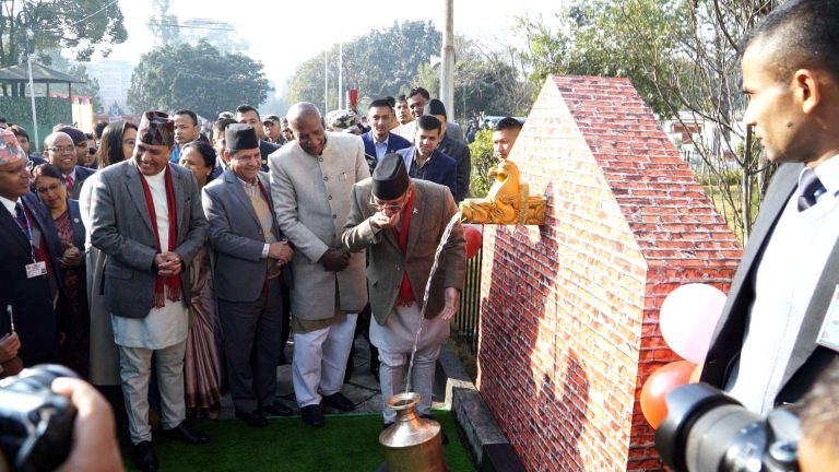 ‘धारामा मेलम्चीको पानी आएन्, यो नम्बरमा फोन गर्नूस्’
