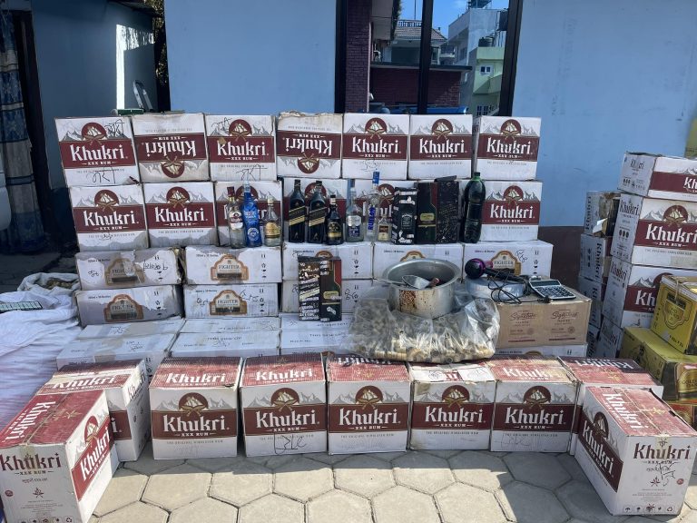 महंगो ब्राण्डका बोतलमा नक्कली मदिरा बेच्ने  ९ जना पक्राउ