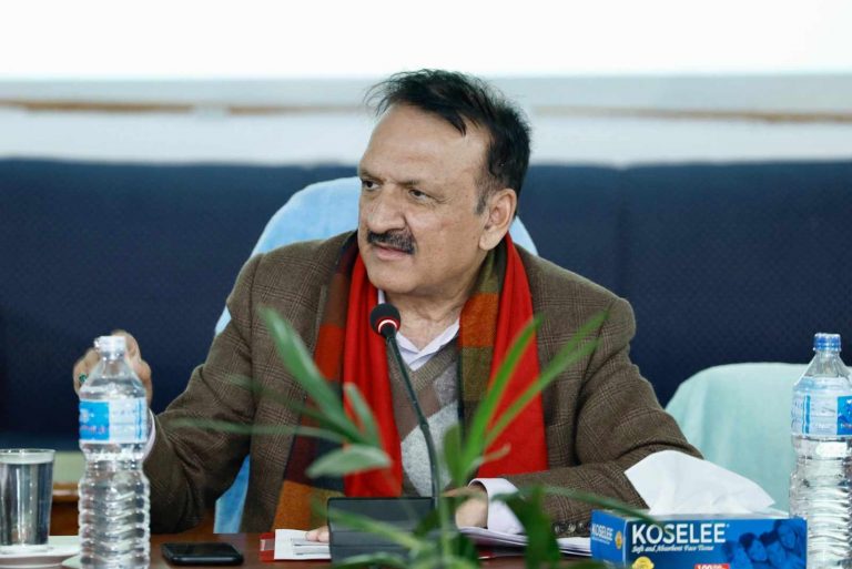 भैरहवा भन्सारको निरीक्षणपछि अर्थमन्त्रीले भने-‘राजस्वको लक्ष्य भेटाउने गरी काम गर्नूस्’