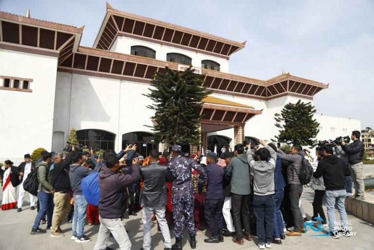संसद भवन परिसरबाट पक्राउ परेका लघुवित्त पीडितलाई ७ दिन हिरासतमा राख्न अनुमति
