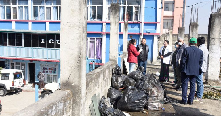 ओमसहित थप चार अस्पतालको फोहोर संकलनमा महानगरको रोक