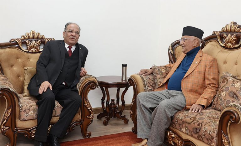 प्रचण्ड र ओलीबीच भेटघाट