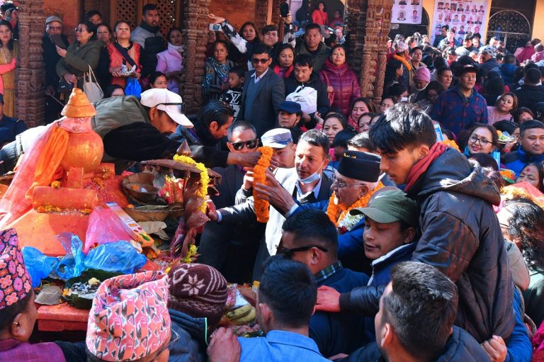साली नदीको दर्शन गर्न साँखु पुगे एमाले अध्यक्ष ओली
