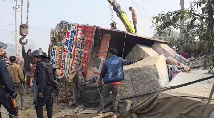 नवलपरासीमा ब्रेक फेल’ भएर क्रेन दुर्घटना : छ जना घाइते