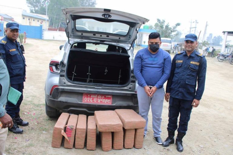 कारभित्र लुकाएर ल्याउँदै गरेको ११६ किलो गाँजासहित एकजना पक्राउ