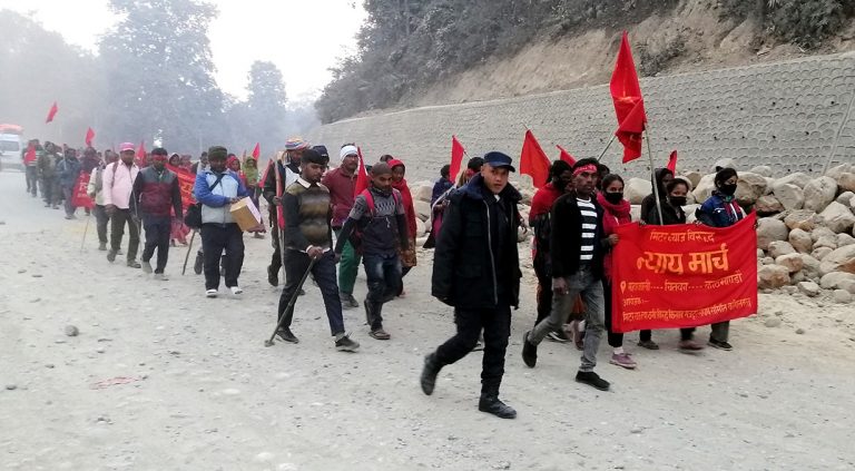 निर्णायक आन्दोलनका लागि पैदल यात्रामा रहेका मिटरब्याज पीडितहरु काठमाडौं छिर्ने तयारीमा