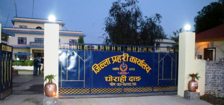 प्रहरी जवानले गरे साढे दुई वर्षीय छोरा र श्रीमतीको हत्या