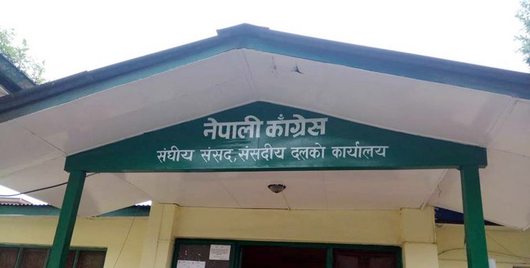 ‘प्रचण्ड’को विपक्षमा मतदान गर्न आफ्ना सांसदलाई कांग्रेसको ‘ह्वीप’