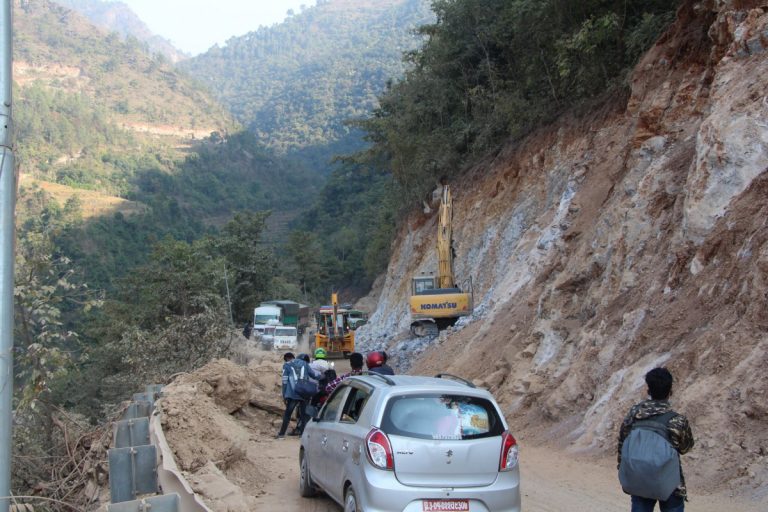रिडी-तम्घास सडक आजदेखि १२ घण्टा बन्द, वैकल्पिक बाटो प्रयोग गर्न आग्रह