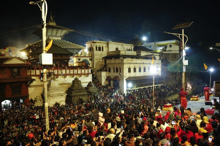 महाशिवरात्रीमा पशुपतिनाथ मन्दिर क्षेत्रमा यसरी हुँदैछ ट्राफिक व्यवस्थापन