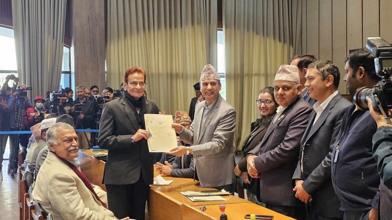 नारायण दाहाल र युवराज शर्माको उम्मेदवारी दर्ता,  कांग्रेसलाई लोसपाको साथ