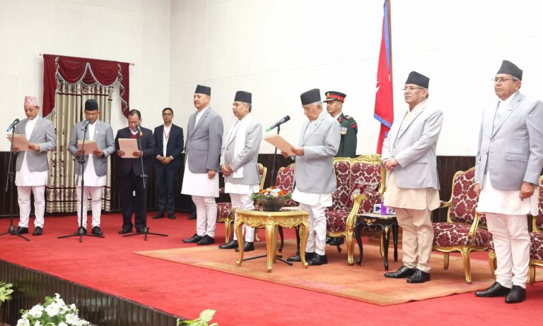 तीन नवनियुक्त मन्त्रीले लिए शपथ