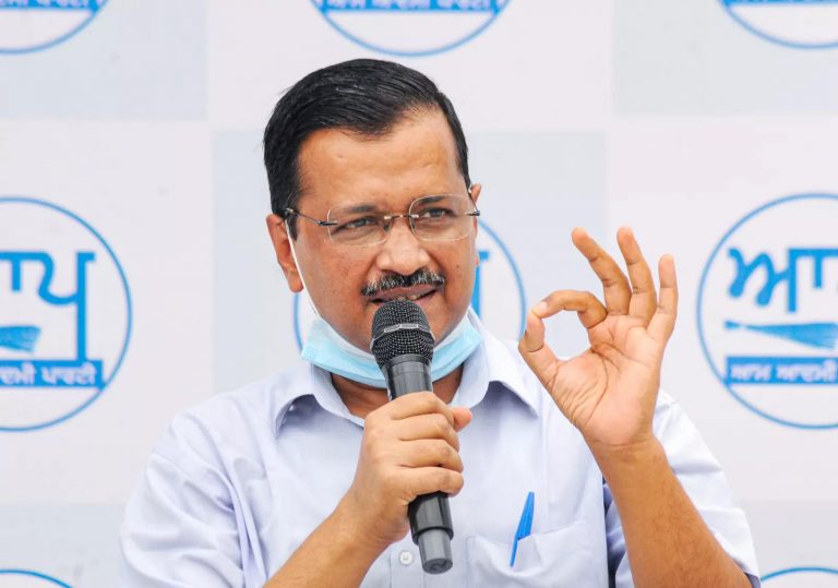 दिल्लीका मुख्यमन्त्री अरविन्द केजरीवाल पक्राउ