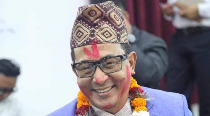 दीपक खड्काको घरमा तोडफोड गर्ने तीन जनाविरुद्ध साढे ७ करोडको मुद्दा