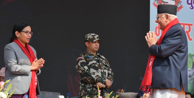 रेणुको निम्तोमा भरतपुर पुगेर ओलीले भने-‘चितवनमा पर्यटनको प्रचुर सम्भावना छ’