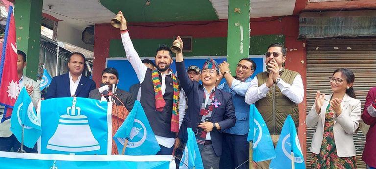 घण्टी बजाउँदै रास्वपाले गर्‍यो उम्मेदवार सार्वजनिक (फोटोफिचर)