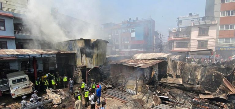 शंखमुलमा लागेको आगाे नियन्त्रणमा, ८ पसल र तीन घरमा क्षति