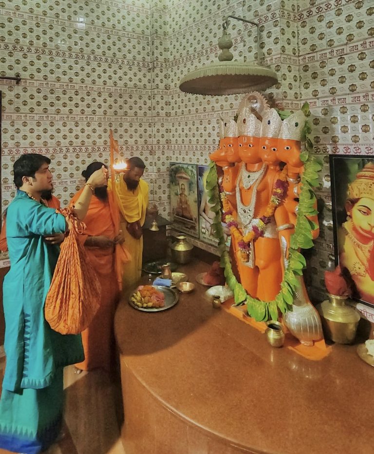 सुनसरीको चतराधाम आए ‘बागेश्वरधाम सरकार’
