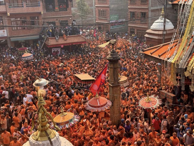 सिन्दुरे जात्रामा रंगियो मध्यपुरथिमी क्षेत्र  (फोटोफिचर)