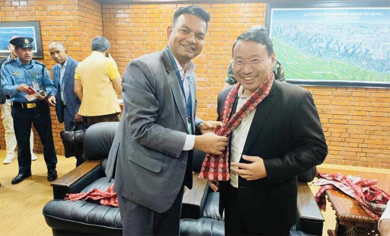 अमेरिका भ्रमण पुरा गरी स्वदेश फर्किए अर्थमन्त्री