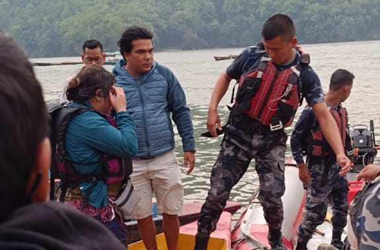 फेवातालमा डुंगा पल्टियो,  एक जनाको सकुशल उद्दार